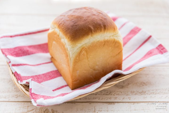 正方形の食パン型で作る山食